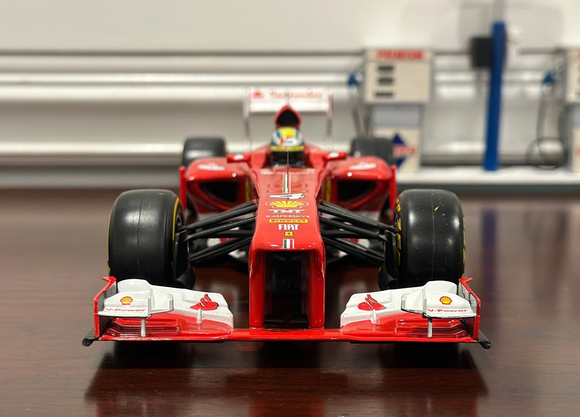 Hot Wheels Ferrari Formula One 'Felipe Massa F138' 1/18 Scale Diecast Model F1 Car - Product Image