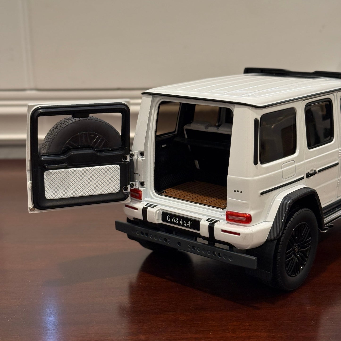 iScale Mercedes Benz G-Class G63 4X4² White 1/18 Scale Diecast Model Car | New - Product Image