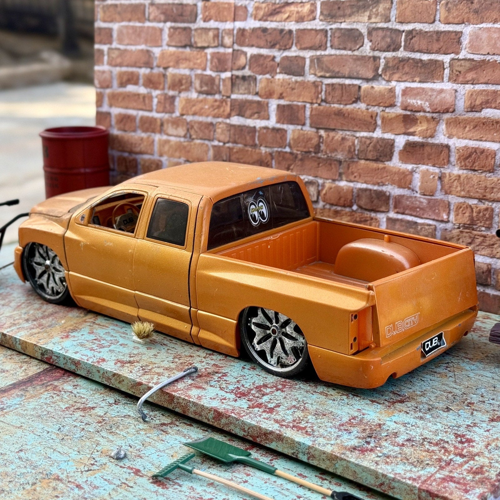 JADA DUB CITY 2003 Dodge Ram 1500 1/18 Scale Diecast Model Car | Parts Car - Product Image