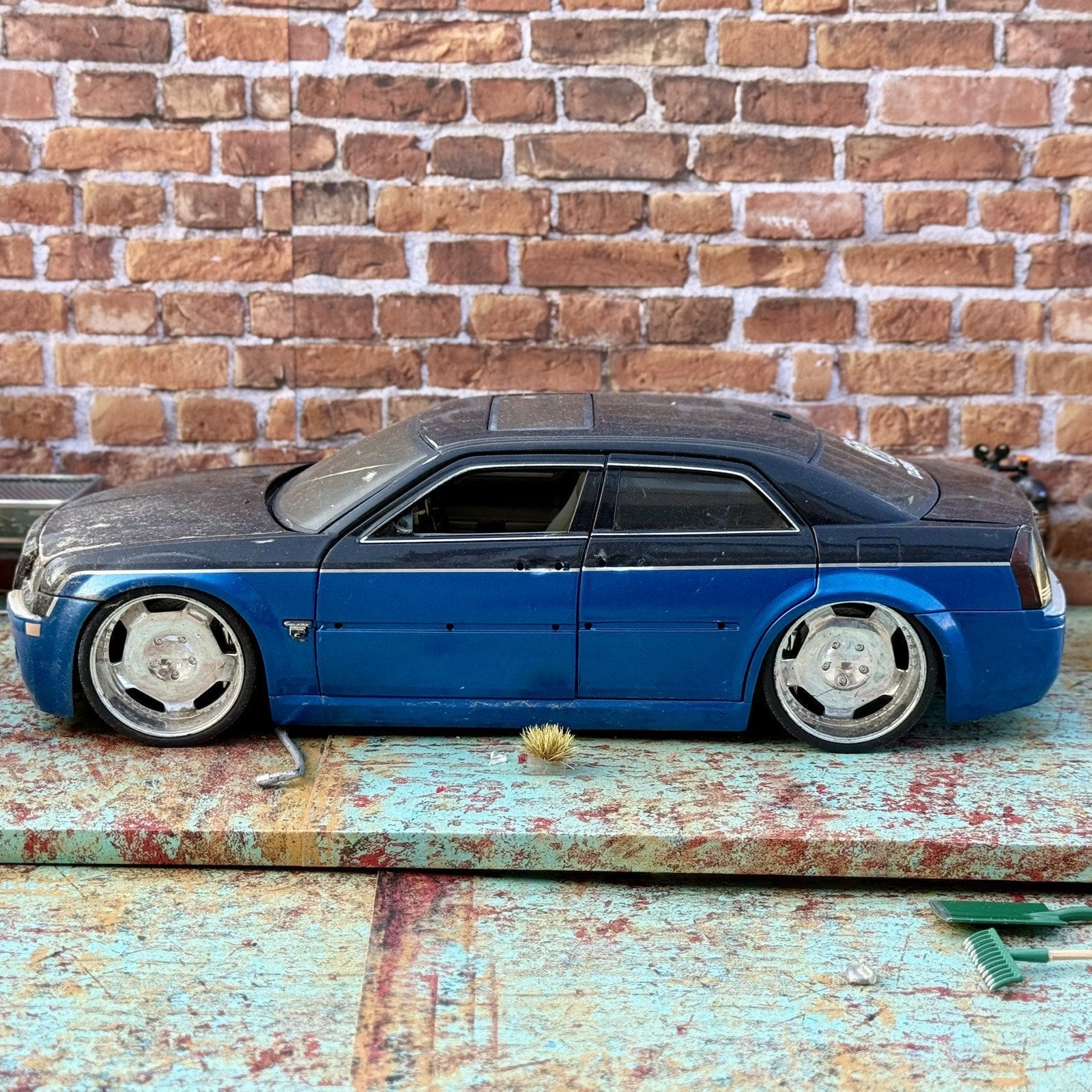 JADA DUB CITY Chrysler 300C Blue/Black 1/18 Scale Diecast Model Car | Parts Car - Product Image