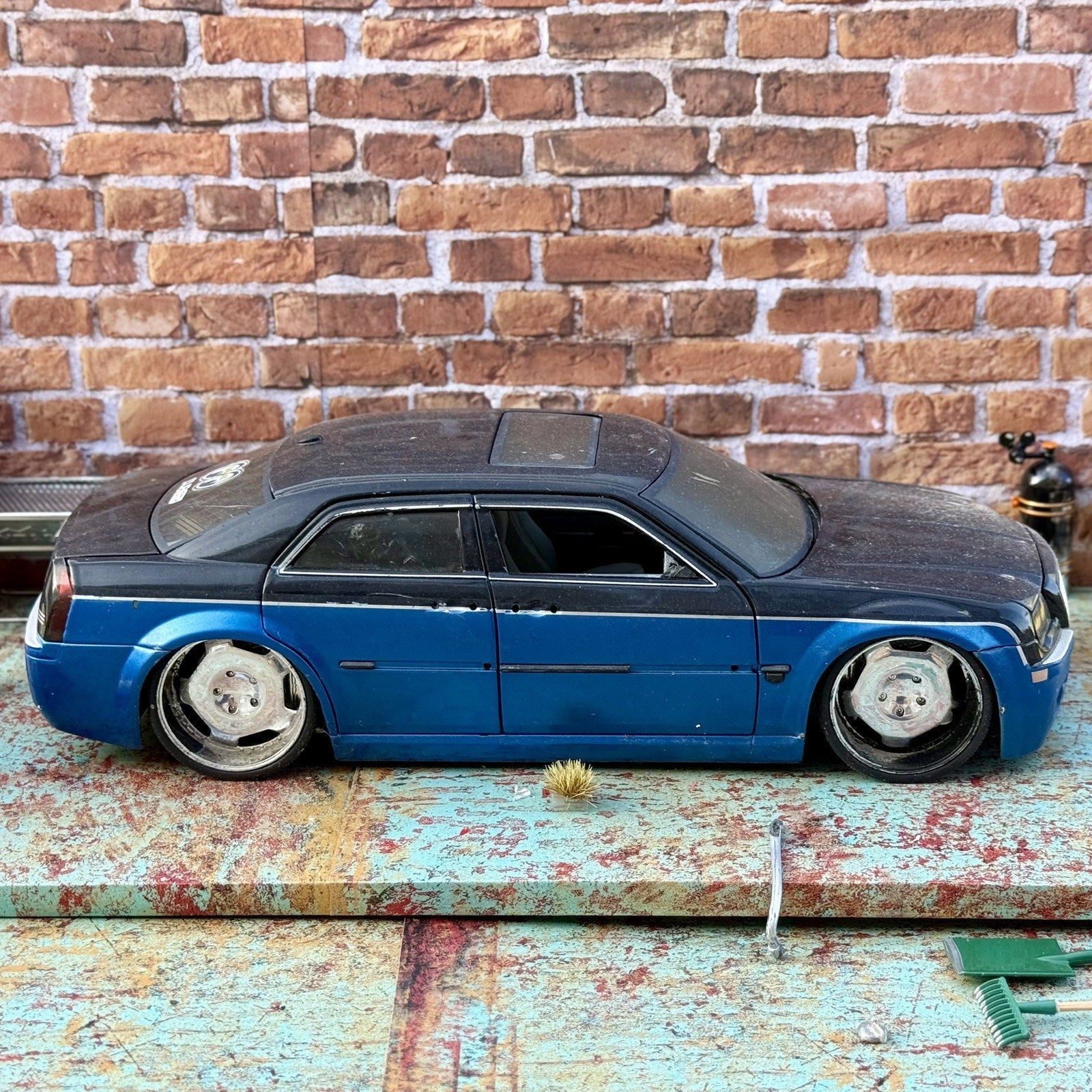 JADA DUB CITY Chrysler 300C Blue/Black 1/18 Scale Diecast Model Car | Parts Car - Product Image