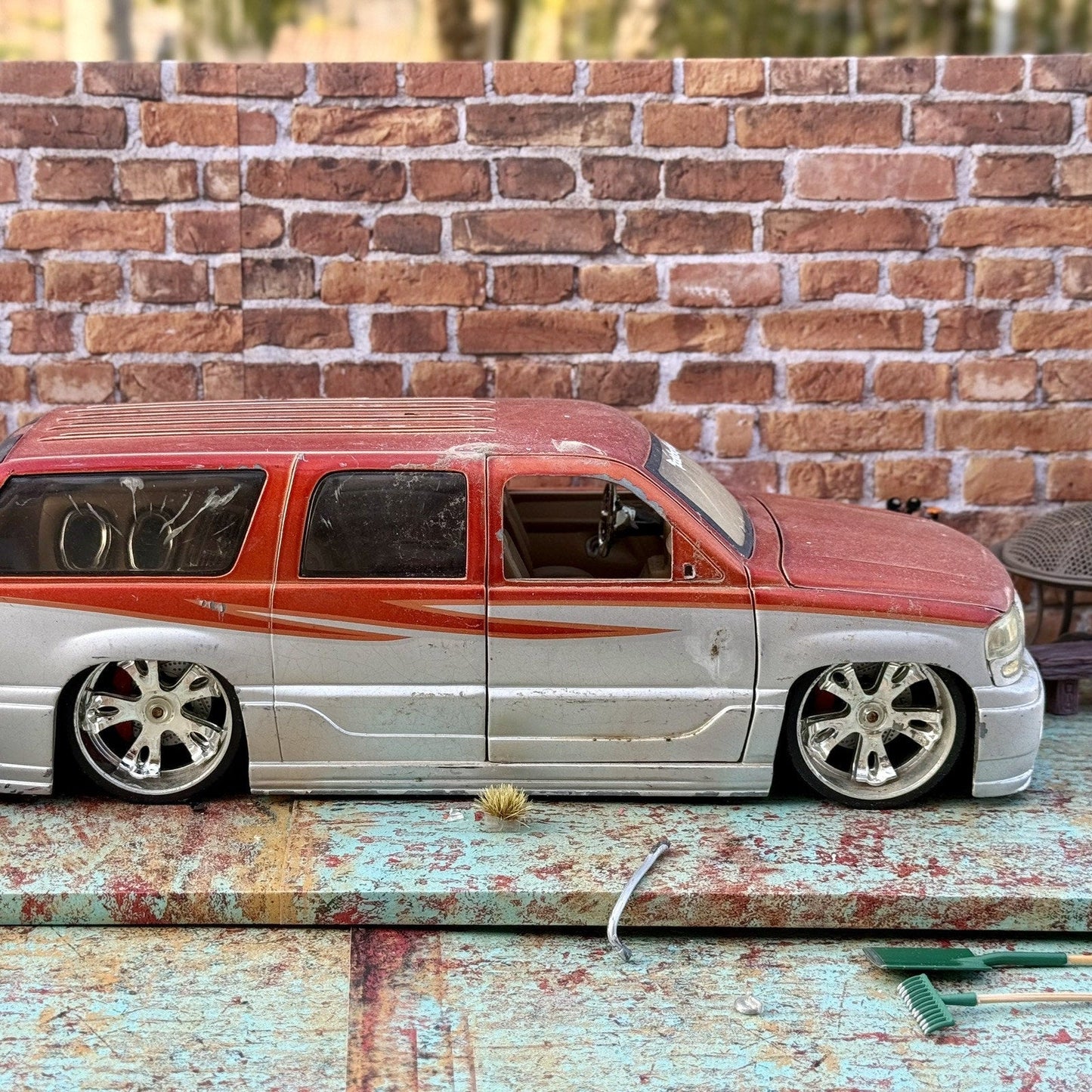 JADA DUB CITY GMC Yukon Denali Orange 1/18 Scale Diecast Model Car | Parts Car - Product Image