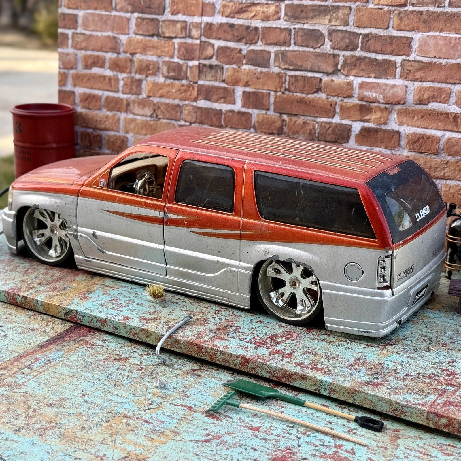 JADA DUB CITY GMC Yukon Denali Orange 1/18 Scale Diecast Model Car | Parts Car - Product Image