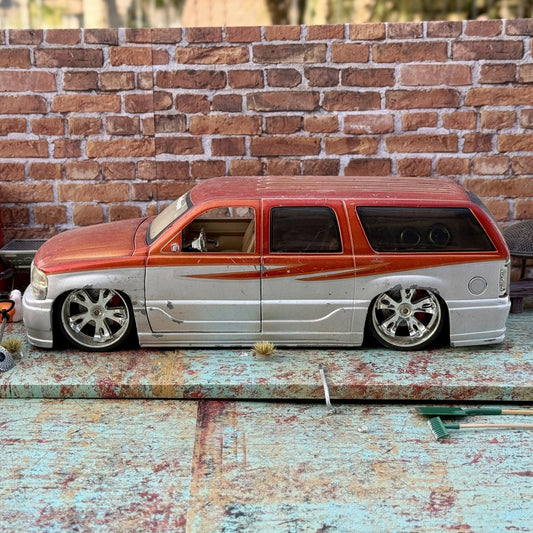 JADA DUB CITY GMC Yukon Denali Orange 1/18 Scale Diecast Model Car | Parts Car - Product Image