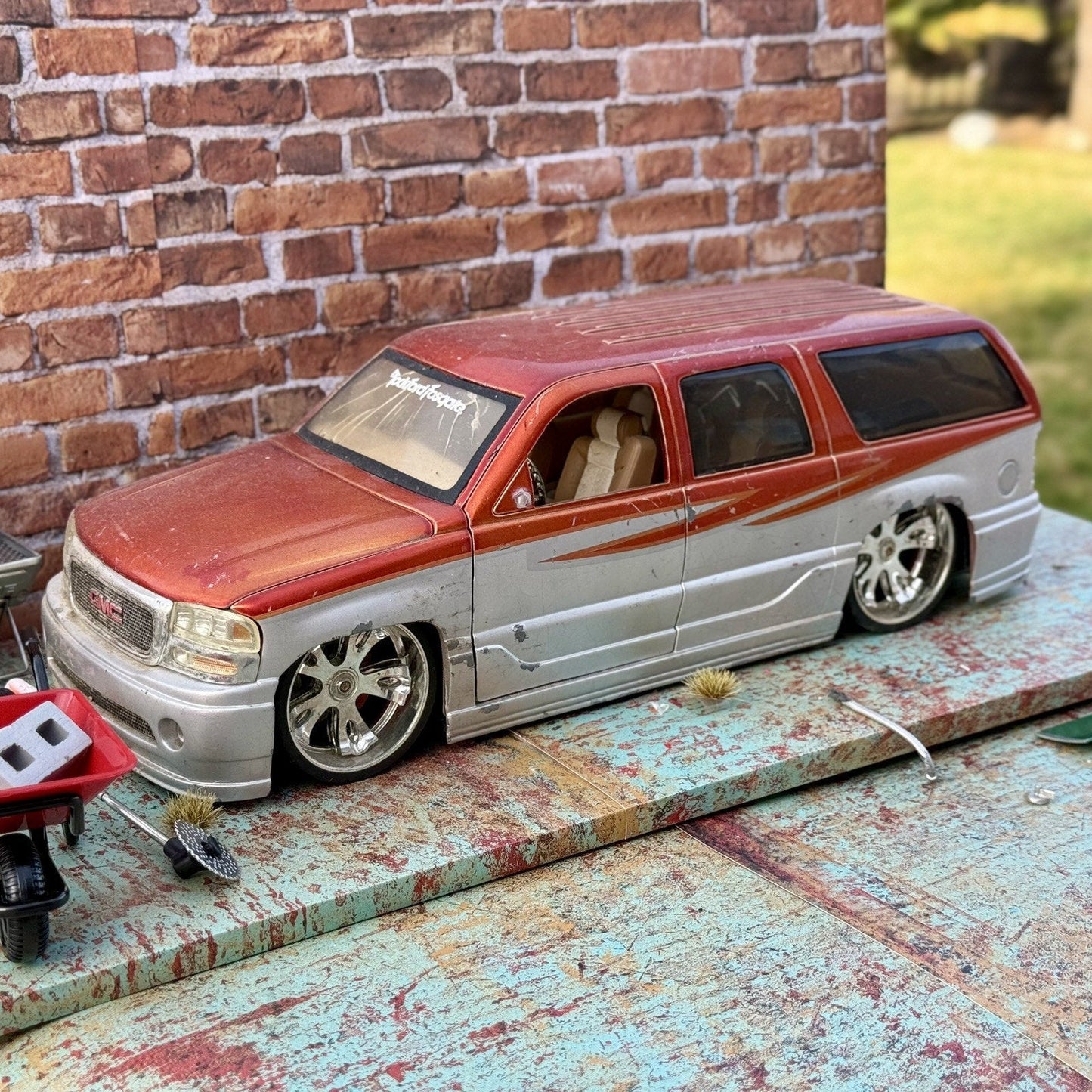 JADA DUB CITY GMC Yukon Denali Orange 1/18 Scale Diecast Model Car | Parts Car - Product Image