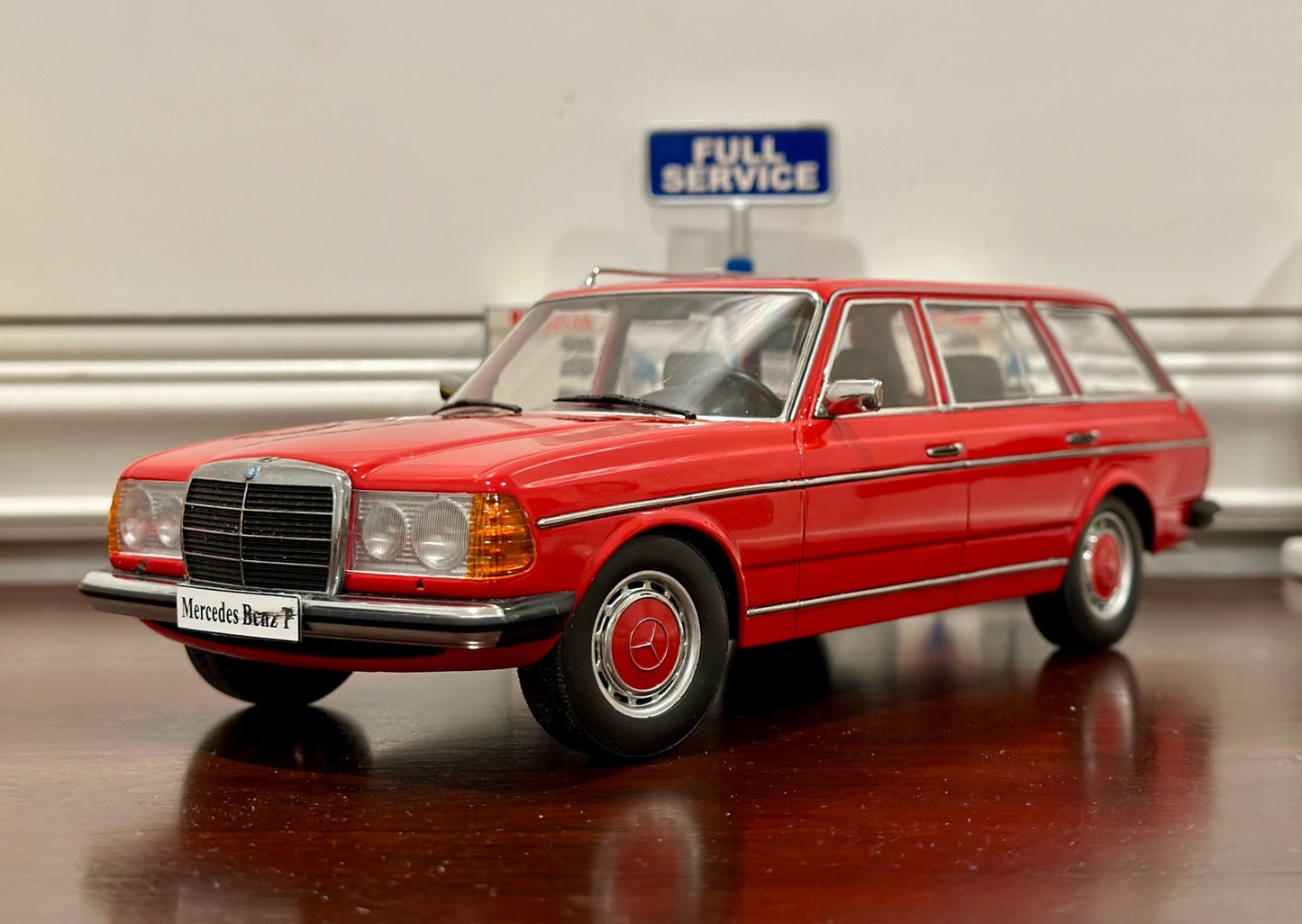 KK Scale 1980 Mercedes 250T S123 Station Wagon Red 1/18 Scale Resin Model Car - Product Image