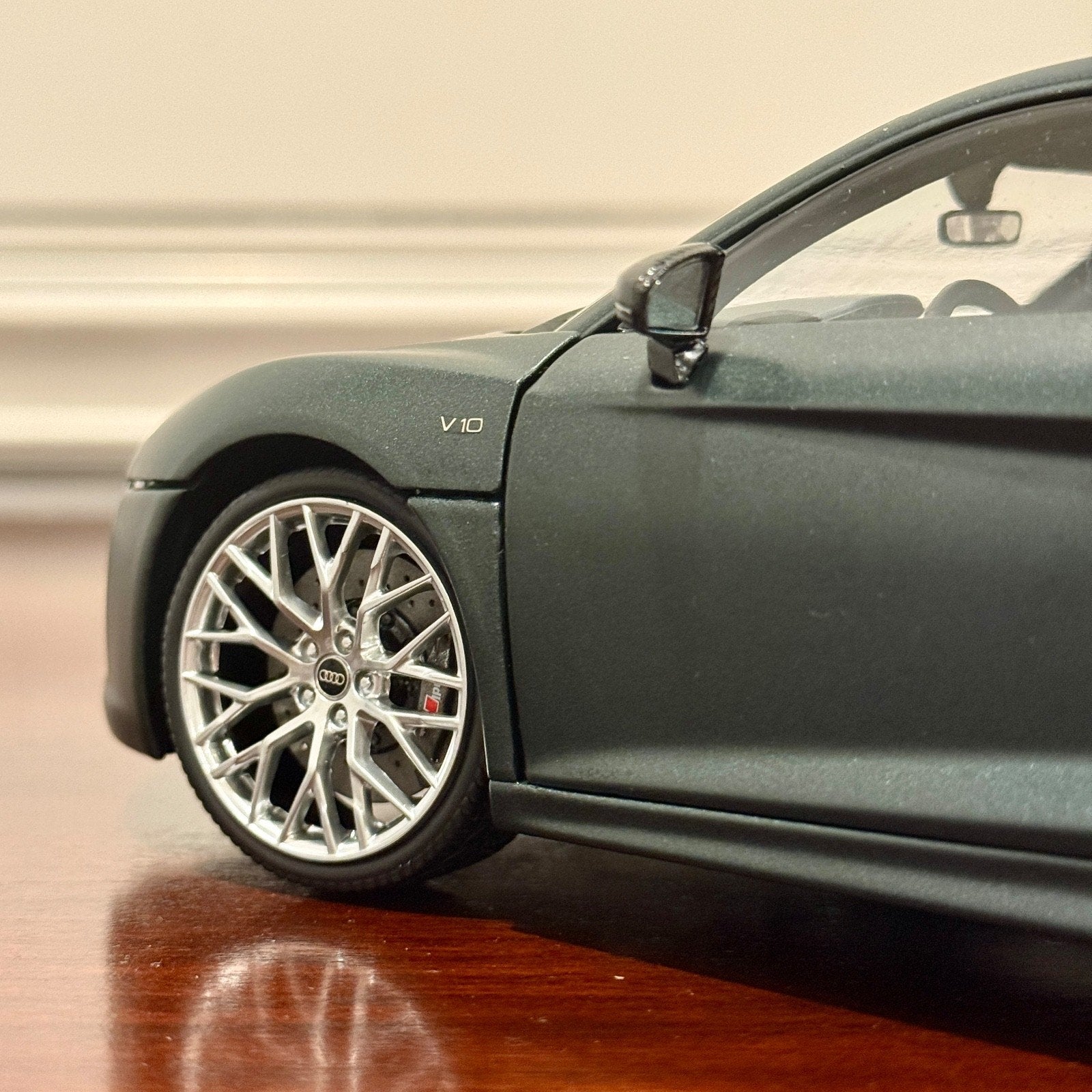 Kyosho 1/18 Audi R8 V10 Coupe Matte Green Diecast Model Car | In Box - Product Image