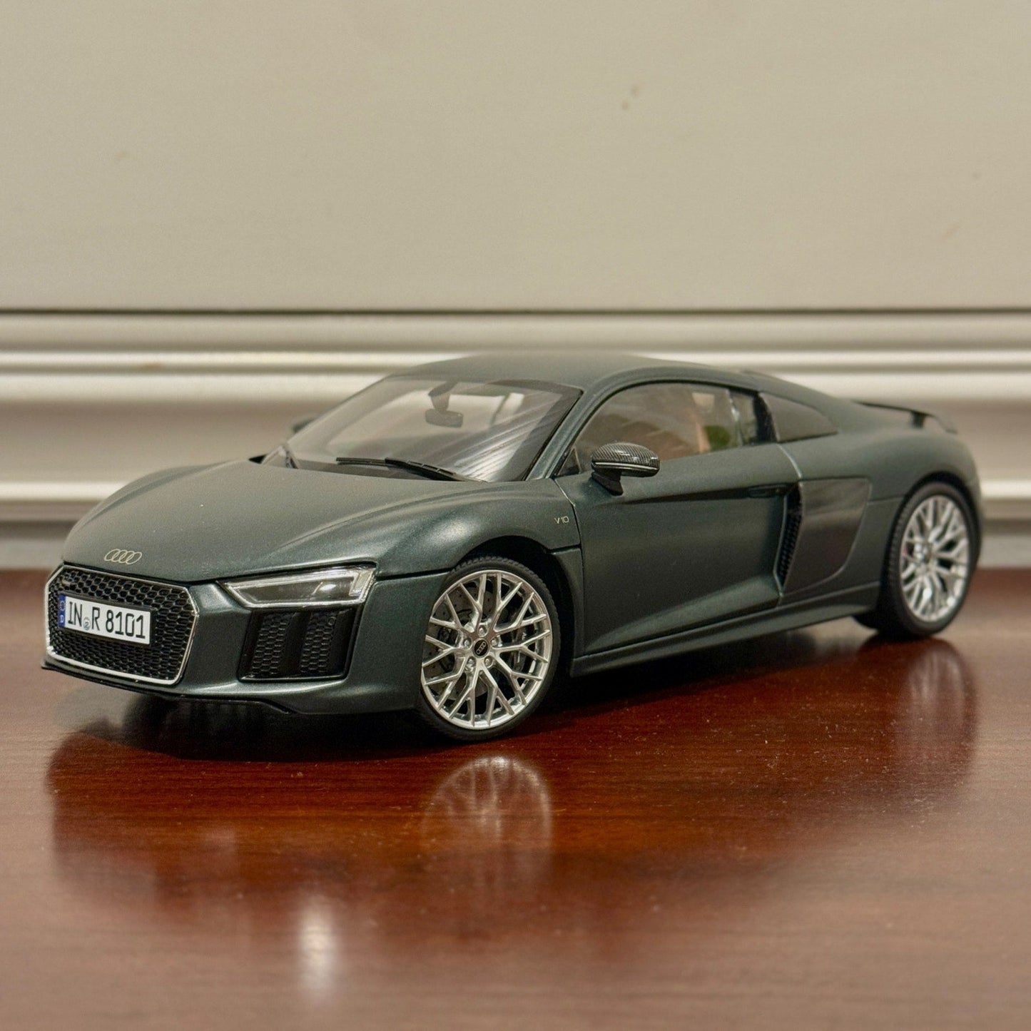 Kyosho 1/18 Audi R8 V10 Coupe Matte Green Diecast Model Car | In Box - Product Image