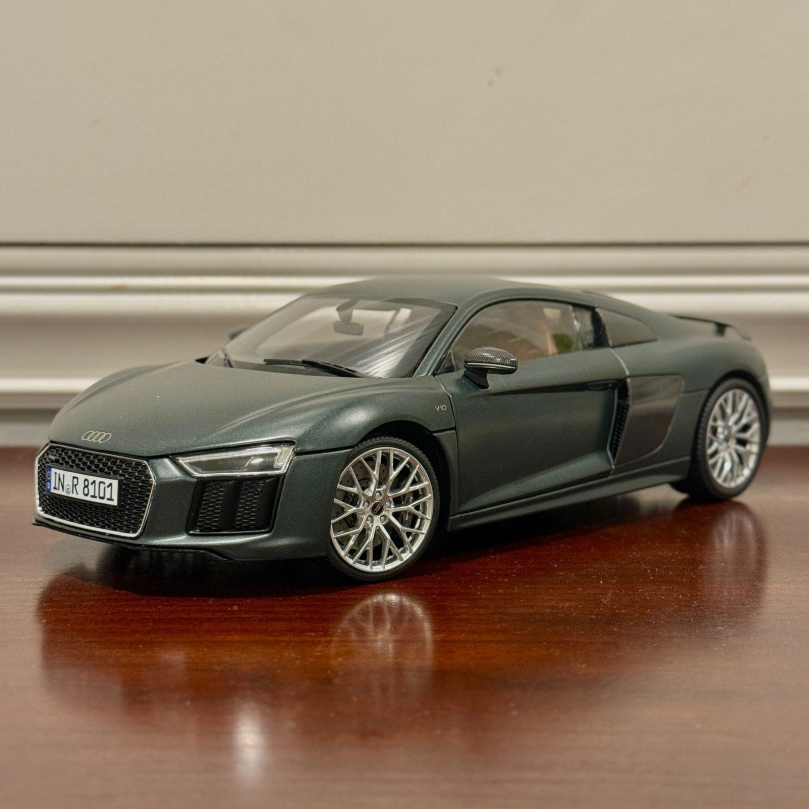 Kyosho 1/18 Audi R8 V10 Coupe Matte Green Diecast Model Car | In Box - Product Image