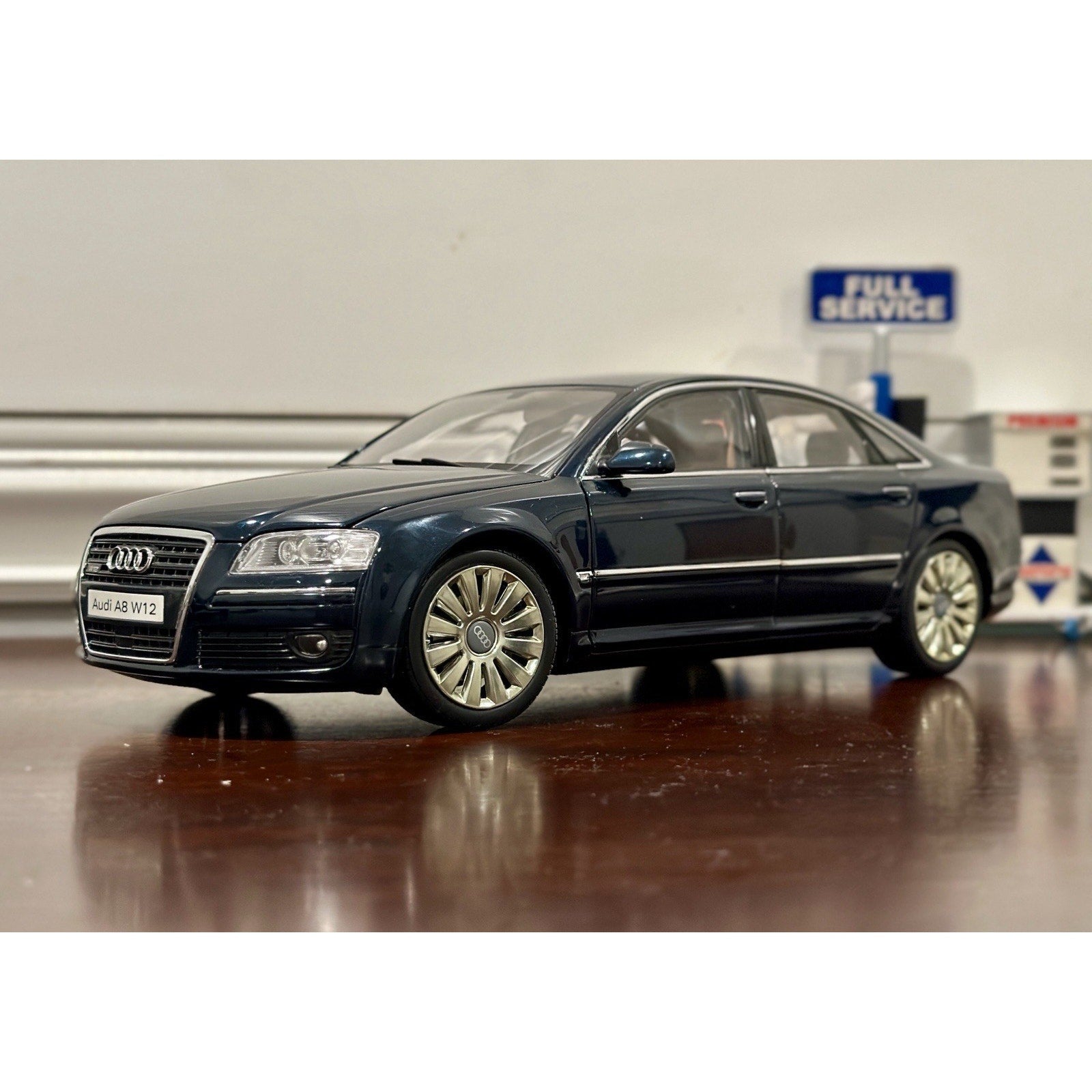 Kyosho Audi A8 D3 W12 Black/Blue 1/18 Scale Diecast Model Car - Product Image