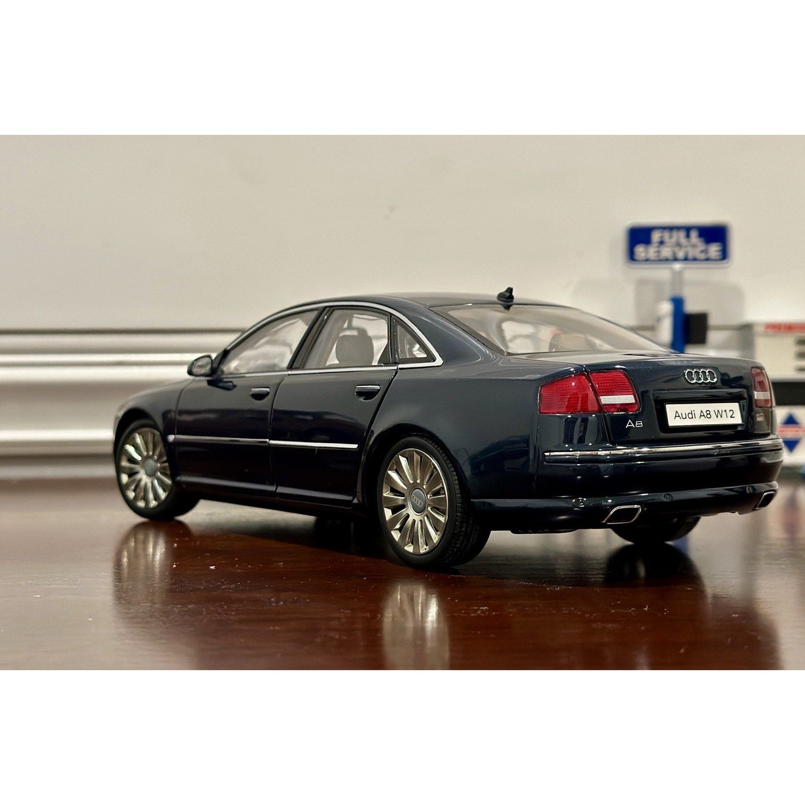 Kyosho Audi A8 D3 W12 Black/Blue 1/18 Scale Diecast Model Car - Product Image