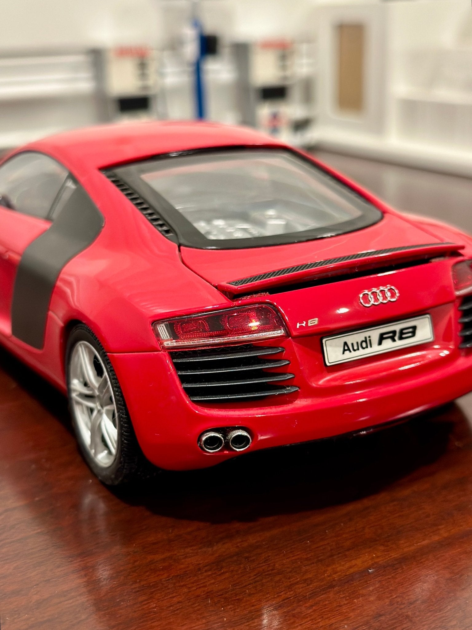Kyosho Audi R8 Coupe Red 'Japan Exclusive' 1/18 Scale Diecast Model Car - Product Image