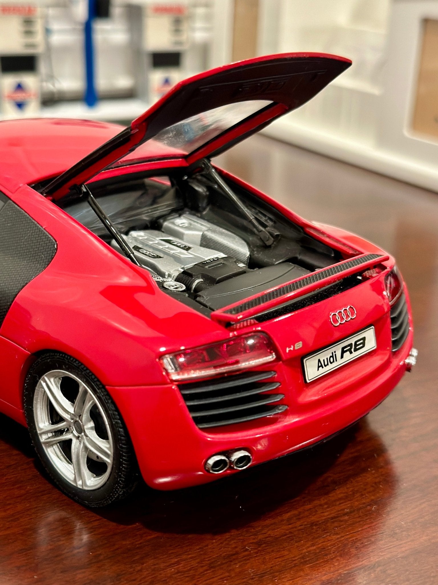 Kyosho Audi R8 Coupe Red 'Japan Exclusive' 1/18 Scale Diecast Model Car - Product Image