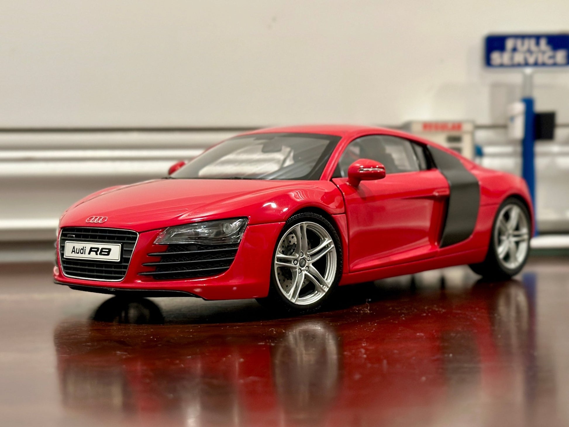 Kyosho Audi R8 Coupe Red 'Japan Exclusive' 1/18 Scale Diecast Model Car - Product Image