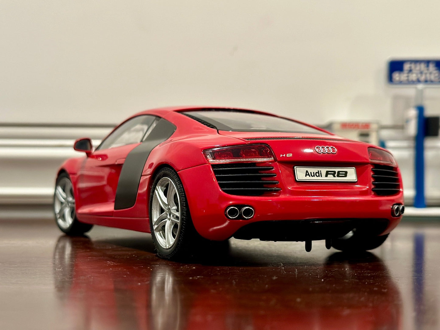 Kyosho Audi R8 Coupe Red 'Japan Exclusive' 1/18 Scale Diecast Model Car - Product Image