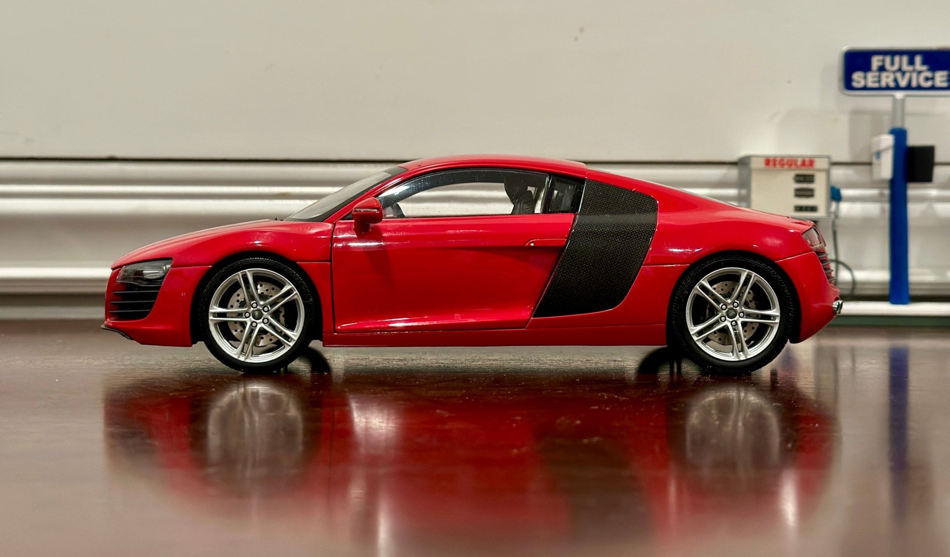 Kyosho Audi R8 Coupe Red 'Japan Exclusive' 1/18 Scale Diecast Model Car - Product Image