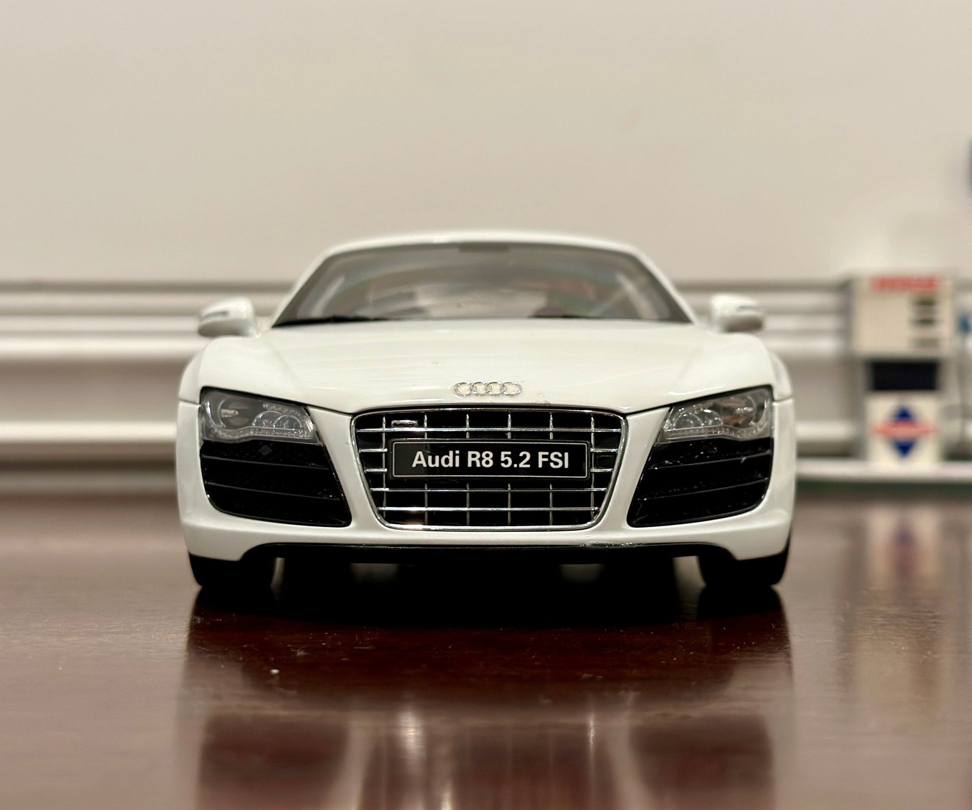 Kyosho Audi R8 V10 '5.2 FSI Quattro Coupe' Ibis White 1/18 Scale Diecast Model Car - Product Image