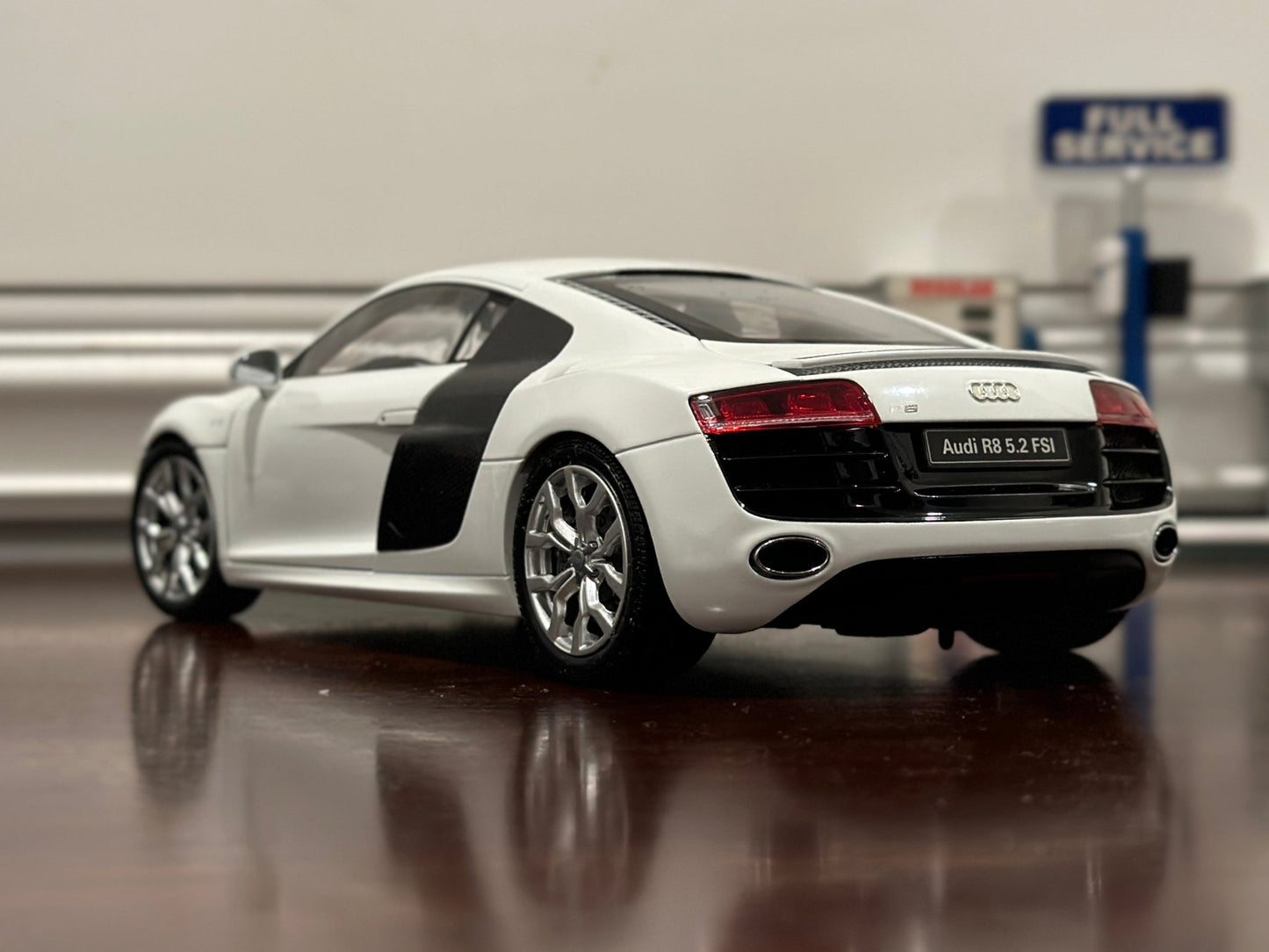 Kyosho Audi R8 V10 '5.2 FSI Quattro Coupe' Ibis White 1/18 Scale Diecast Model Car - Product Image