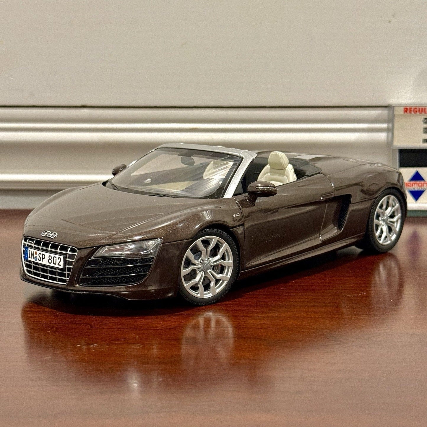 Kyosho Audi R8 V10 Spyder Teak Brown 1/18 Scale Diecast Model Car - Product Image