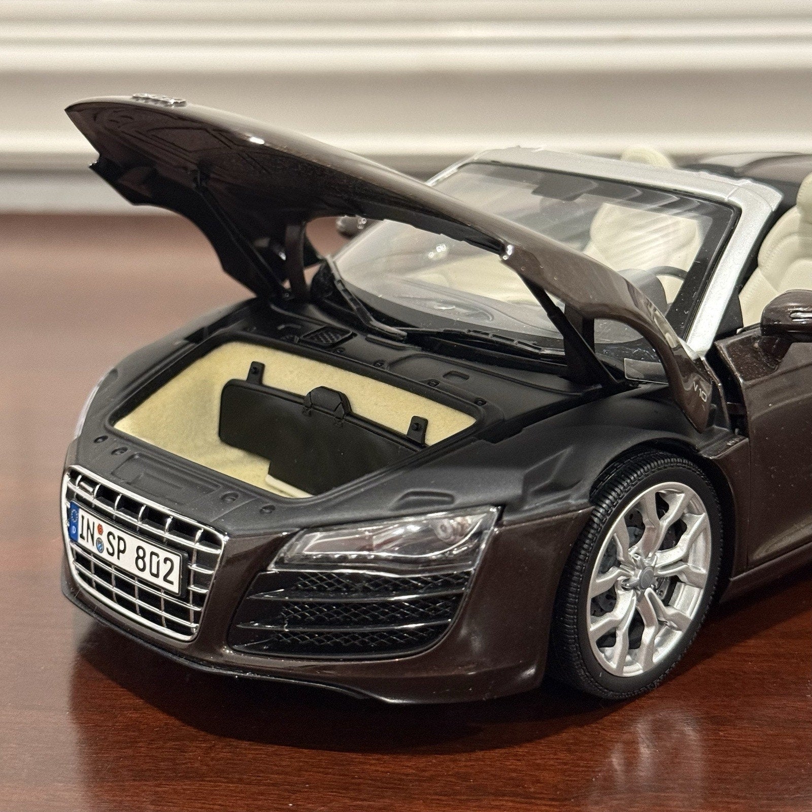 Kyosho Audi R8 V10 Spyder Teak Brown 1/18 Scale Diecast Model Car - Product Image