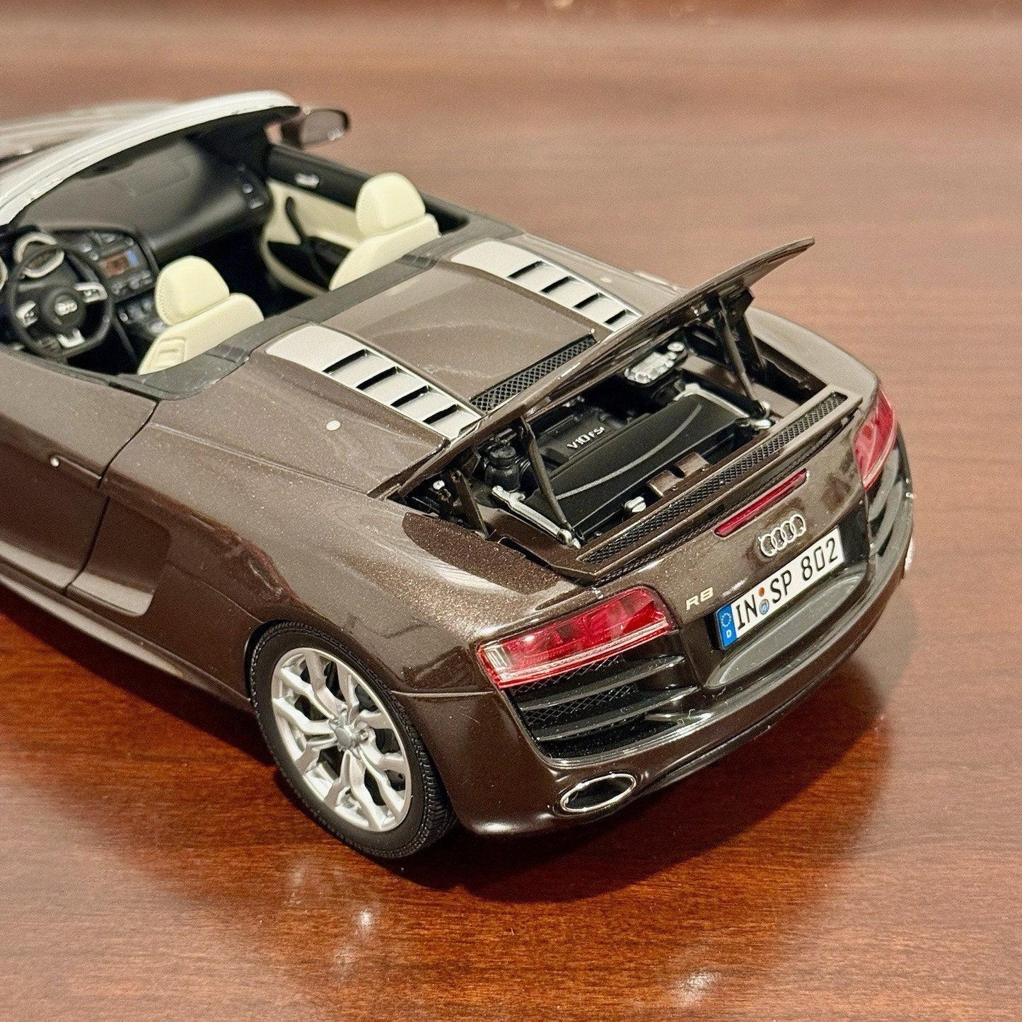 Kyosho Audi R8 V10 Spyder Teak Brown 1/18 Scale Diecast Model Car - Product Image