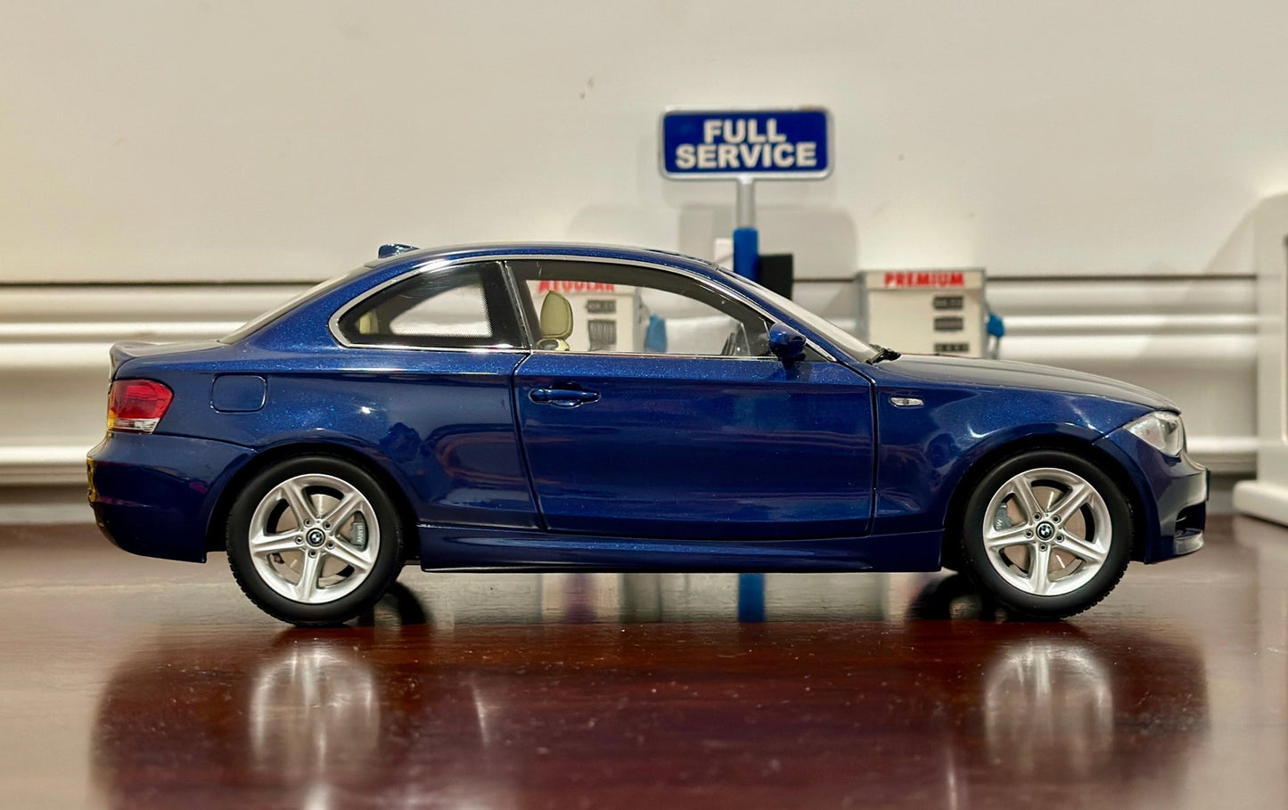 Kyosho BMW 135i Blue 1/18 Scale Diecast Model Car - Product Image