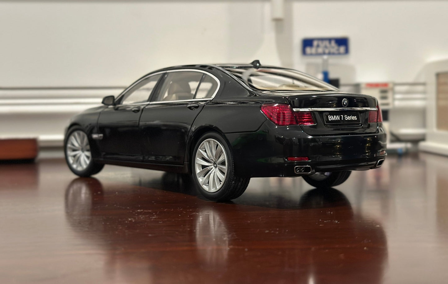 Kyosho BMW 7-Series 750 Li Black 1/18 Scale Diecast Model Car - Product Image