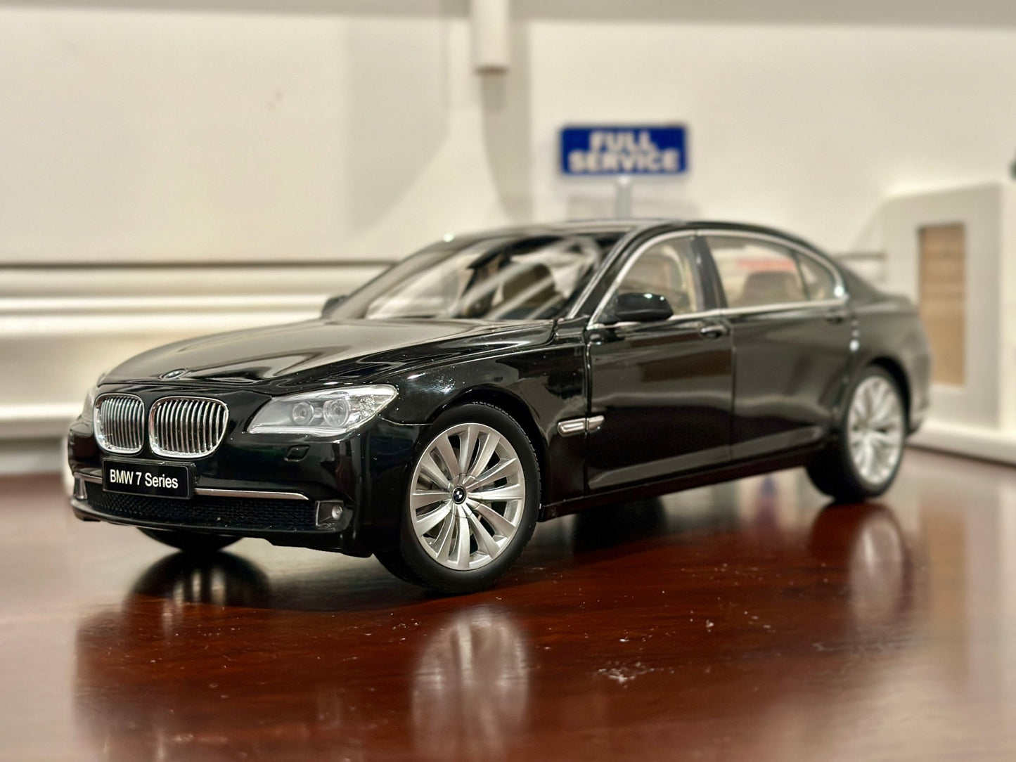 Kyosho BMW 7-Series 750 Li Black 1/18 Scale Diecast Model Car - Product Image