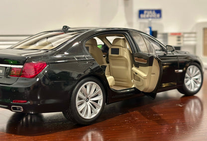 Kyosho BMW 7-Series 750 Li Black 1/18 Scale Diecast Model Car - Product Image
