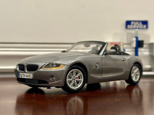 Kyosho BMW Z4 Roadster Gray 1/18 Scale Diecast Model Car - Product Image