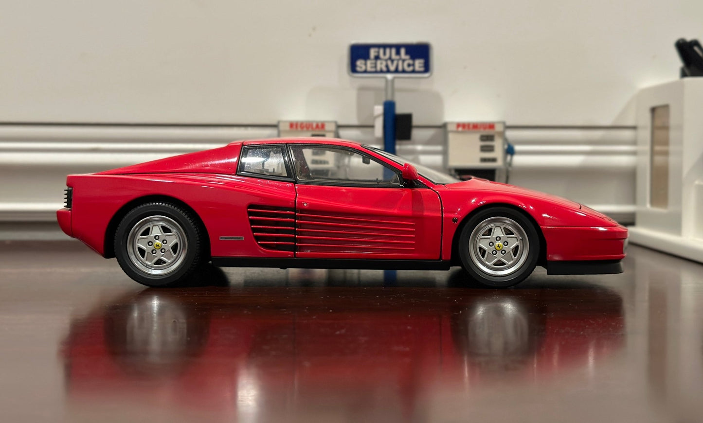 Kyosho Ferrari Testarossa Red 1/18 Scale Diecast Model Car | Opening Headlights - Product Image