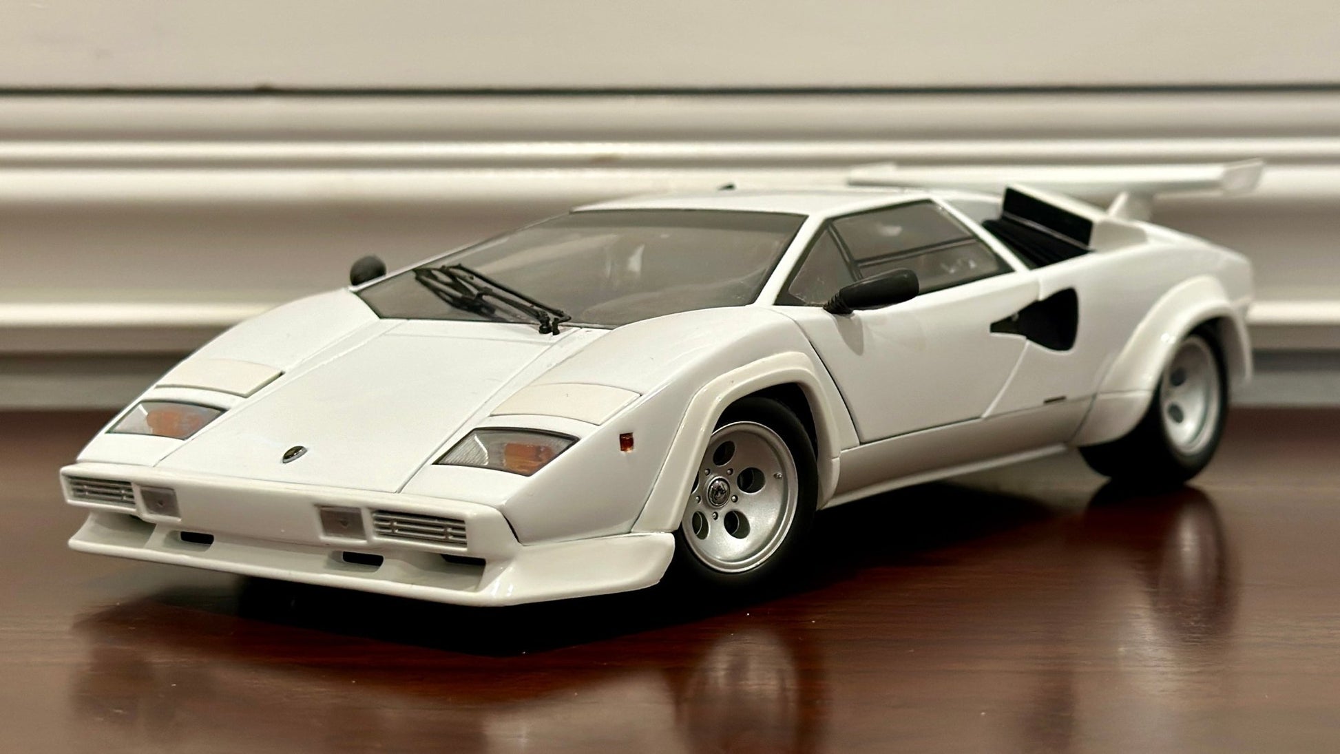Kyosho Lamborghini Countach LP500 S White w/ Black Interior 1/18 Scale Diecast Model Car - Product Image