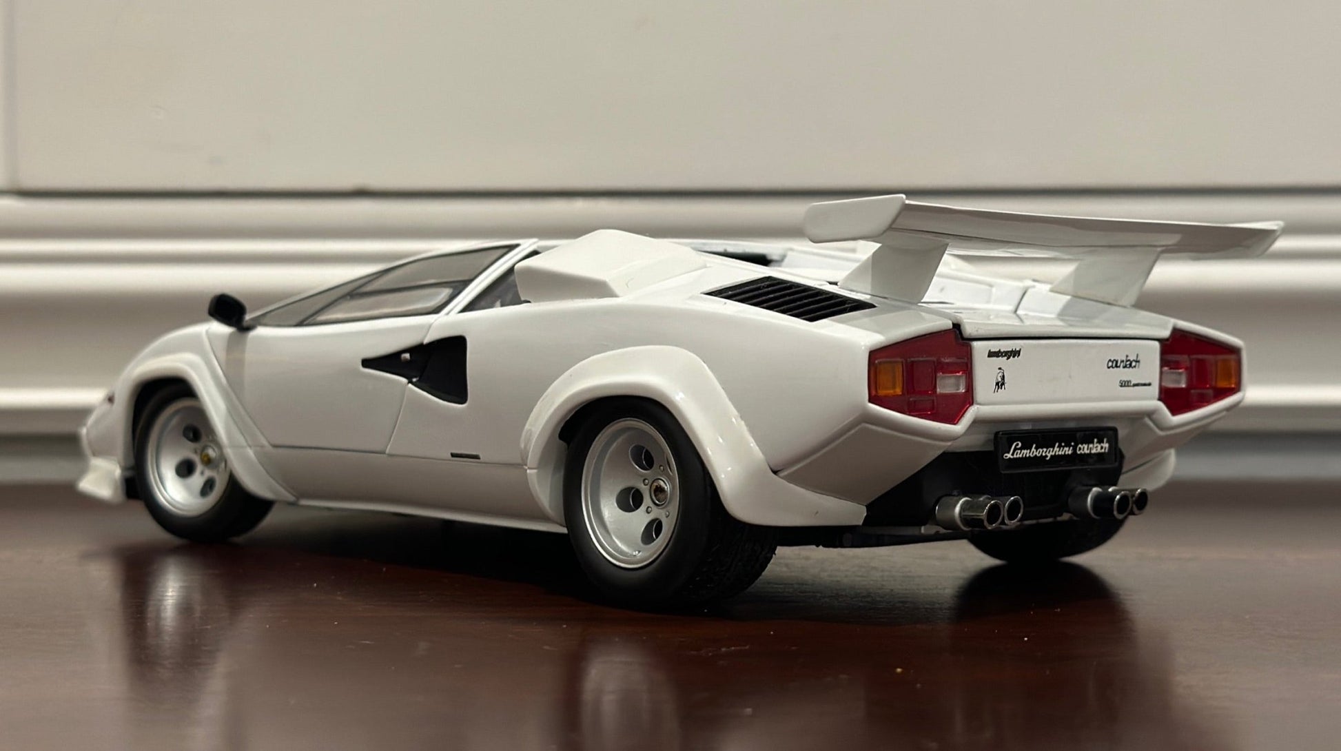Kyosho Lamborghini Countach LP500 S White w/ Black Interior 1/18 Scale Diecast Model Car - Product Image