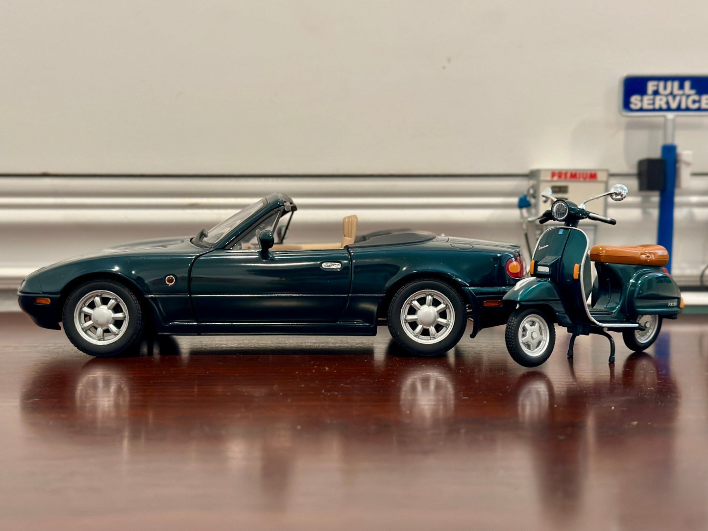 Kyosho Mazda Miata & Vespa Green w/ Tan 1/18 Scale Diecast Model Car | Bundle - Product Image