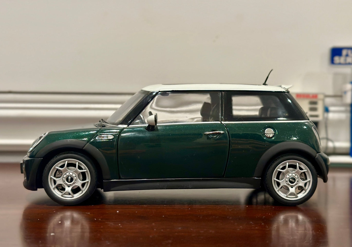 Kyosho Mini Cooper S 'Japan Exclusive' Green 1/18 Scale Diecast Model Car | Missing Headlights - Product Image