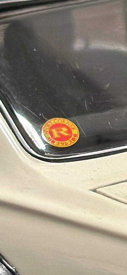 Kyosho Nissan Skyline 2000 GTR White 1/18 Scale Diecast Model Car - Product Image