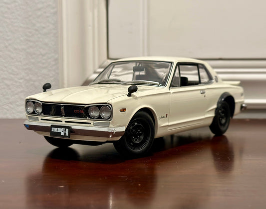 Kyosho Nissan Skyline 2000 GTR White 1/18 Scale Diecast Model Car - Product Image
