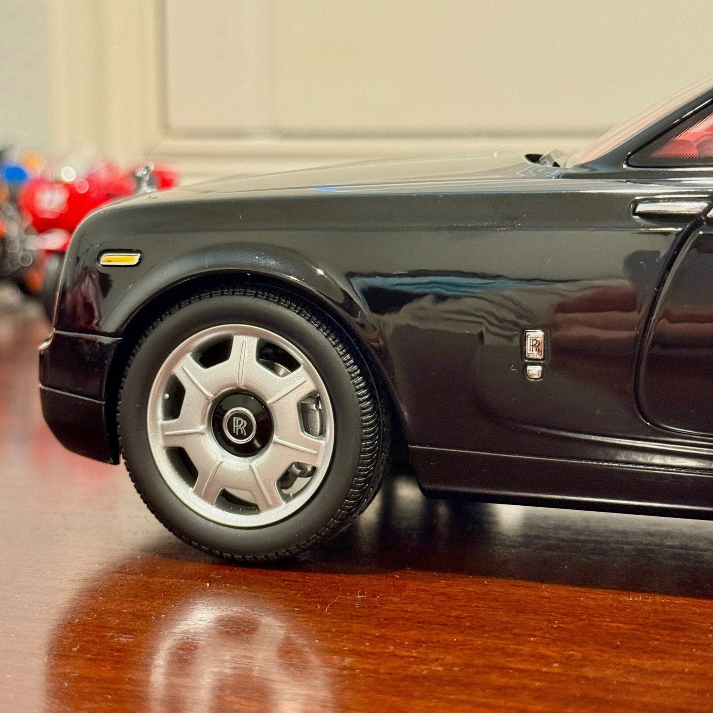 Kyosho Rolls Royce Phantom Coupe Diamond Black w/ Red Interior 1/18 Scale Diecast Model Car | New - Product Image