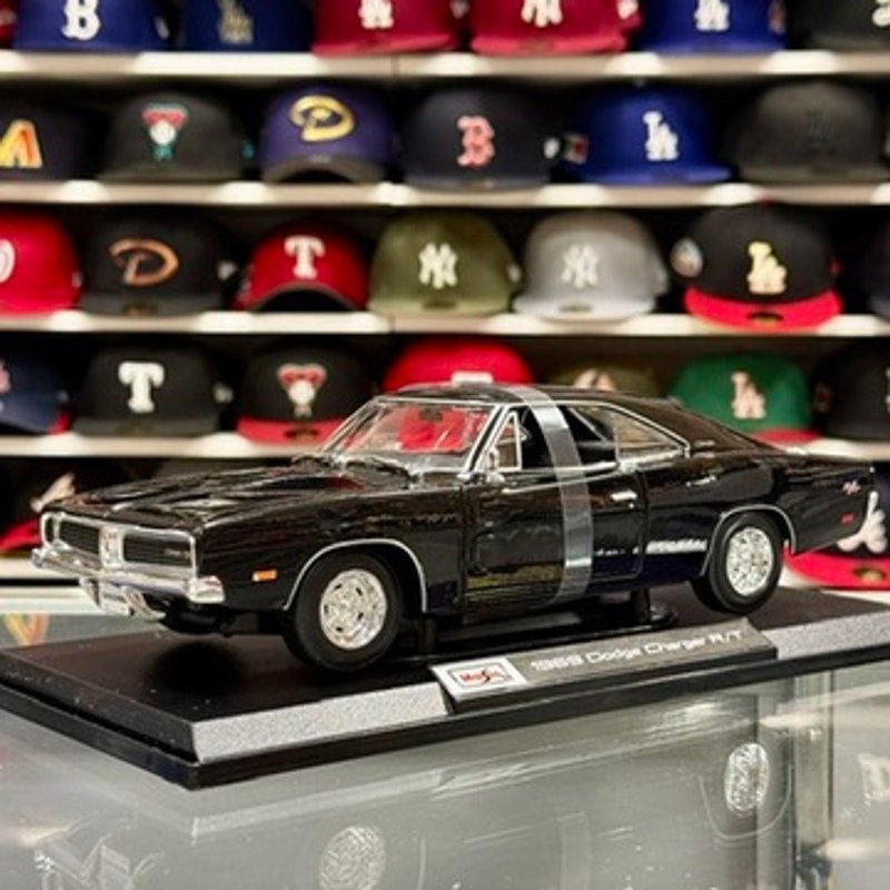 Maisto 1/18 1969 Dodge Charger R/T Diecast Model Car | New - Product Image