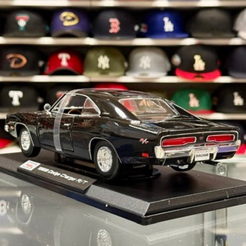 Maisto 1/18 1969 Dodge Charger R/T Diecast Model Car | New - Product Image