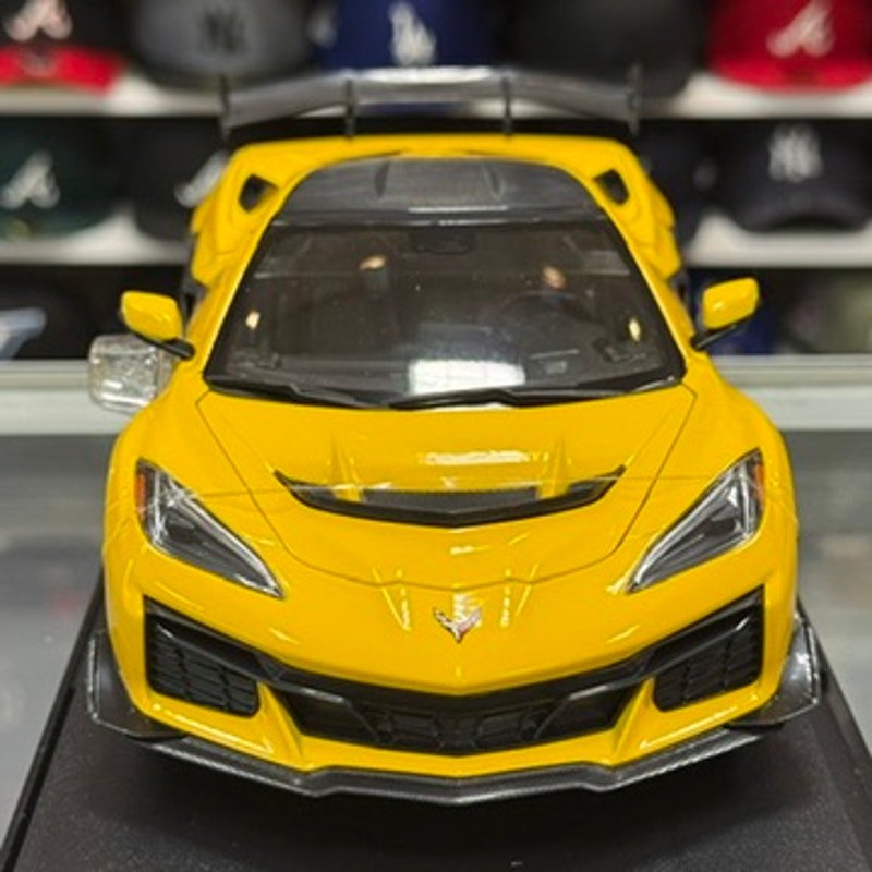 Maisto 1/18 Corvette ZR1 Coupe Yellow Special Edition Diecast Model Car | New - Product Image