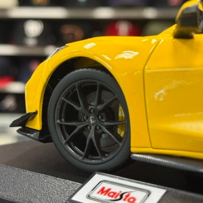 Maisto 1/18 Corvette ZR1 Coupe Yellow Special Edition Diecast Model Car | New - Product Image