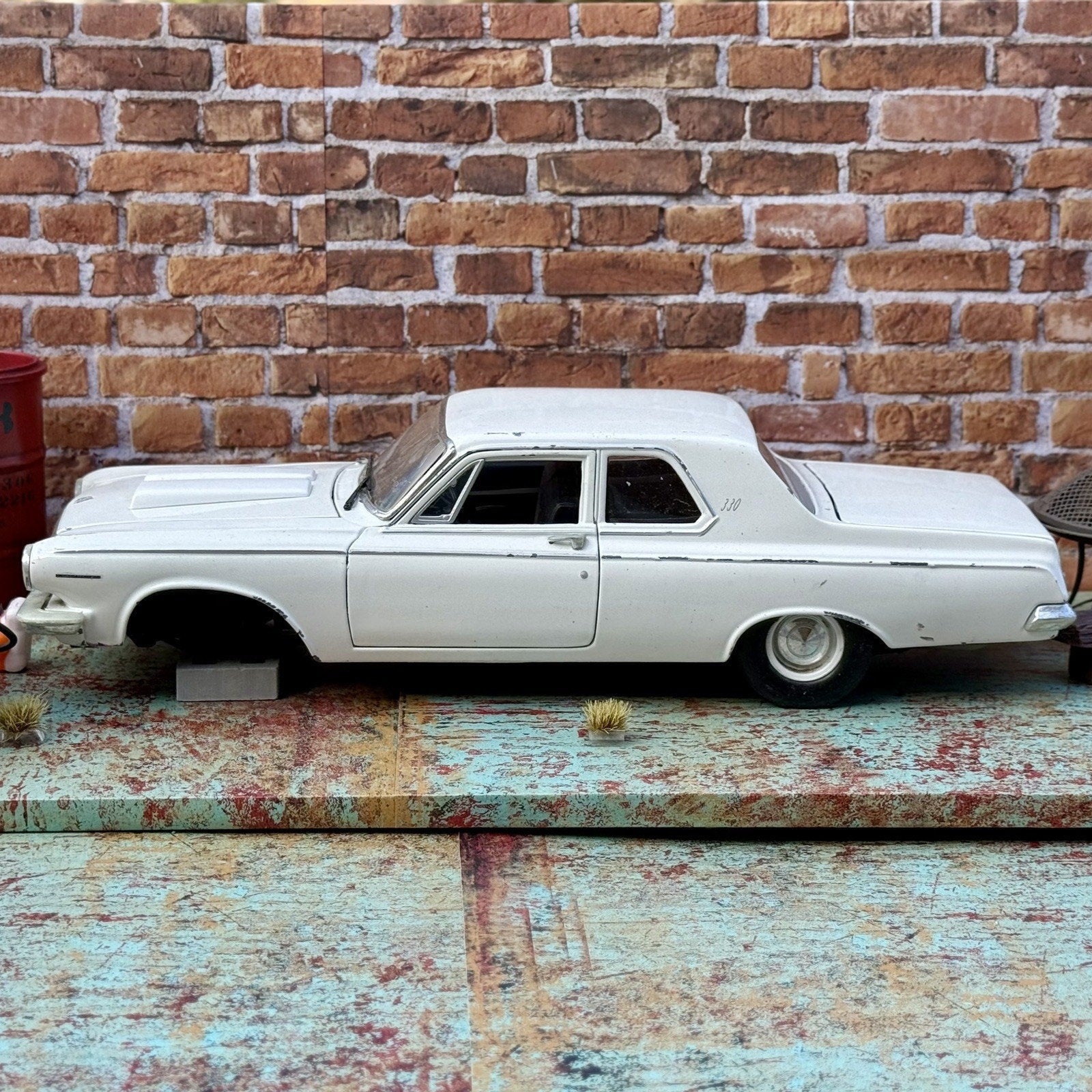 Maisto 1963 Dodge 330 White 1/18 Scale Diecast Model Car | Diorama Parts Car - Product Image
