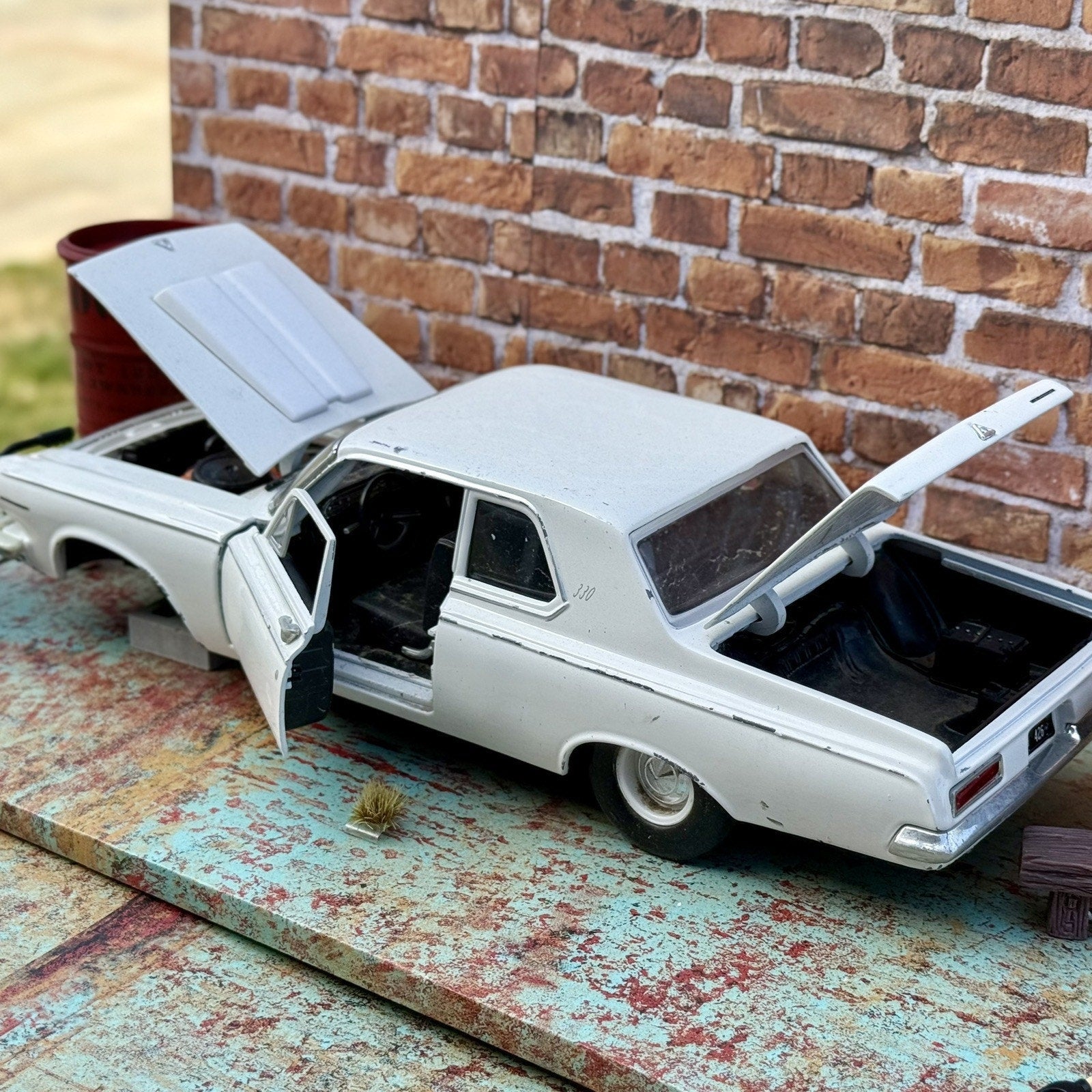 Maisto 1963 Dodge 330 White 1/18 Scale Diecast Model Car | Diorama Parts Car - Product Image