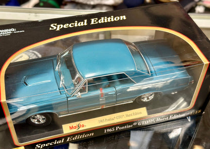 Maisto 1965 Pontiac GTO 'Hurst Edition' Blue 1/18 Scale Diecast Model Car | New - Product Image