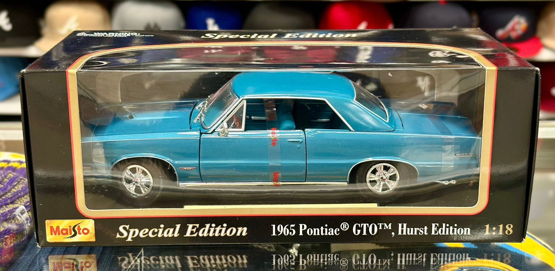 Maisto 1965 Pontiac GTO 'Hurst Edition' Blue 1/18 Scale Diecast Model Car | New - Product Image