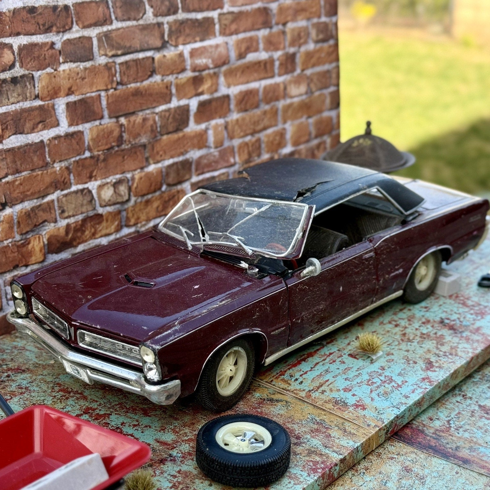 Maisto 1965 Pontiac GTO Maroon 1/18 Scale Diecast Model Car | Diorama Parts Car - Product Image