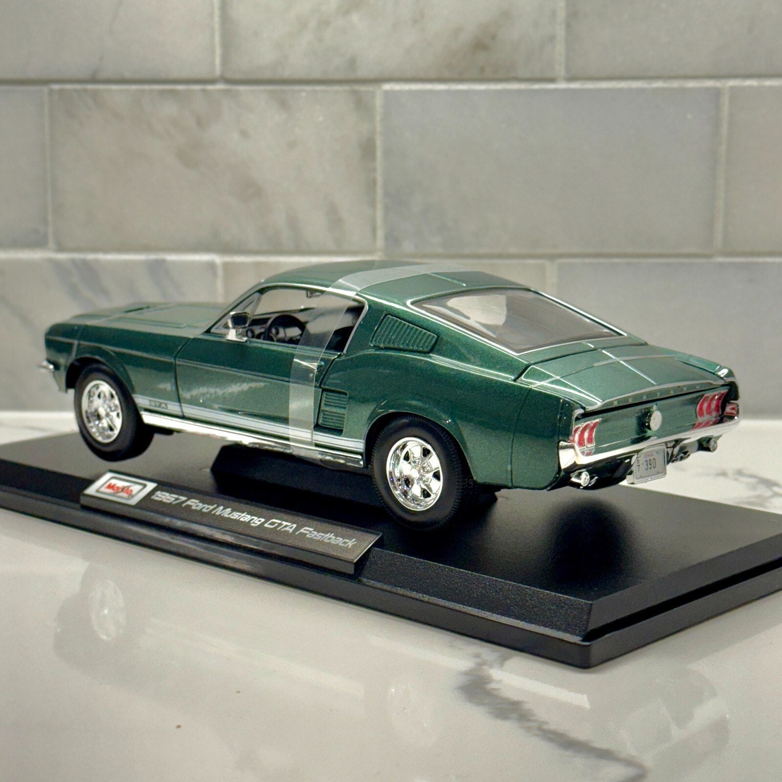 Maisto 1967 Ford Mustang GTA Fastback 1/18 Scale Diecast Model Car | New - Product Image