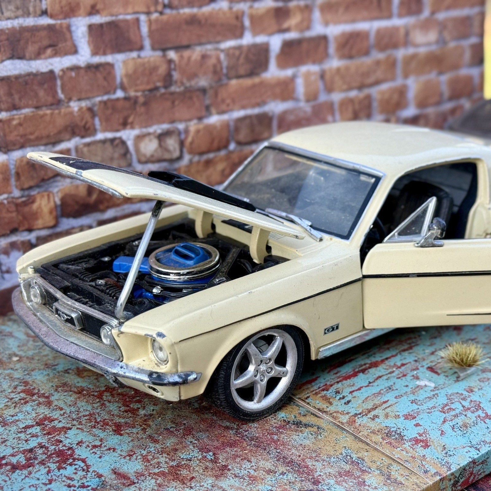 Maisto 1968 Ford Mustang Custom Cream/Black 1/18 Scale Diecast Model Car | Diorama Parts Car - Product Image