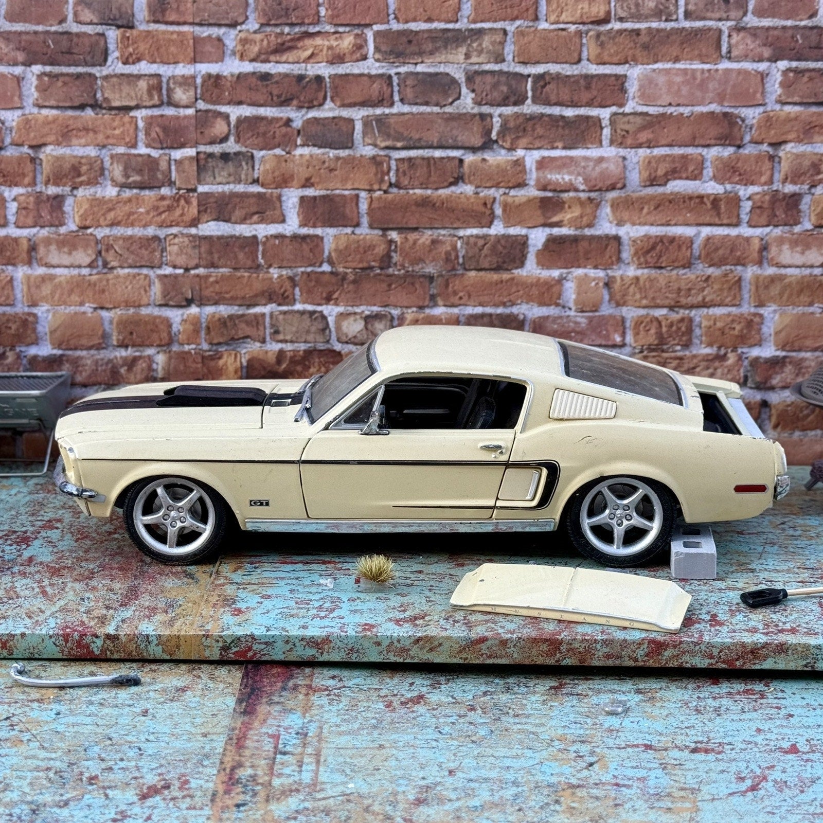 Maisto 1968 Ford Mustang Custom Cream/Black 1/18 Scale Diecast Model Car | Diorama Parts Car - Product Image